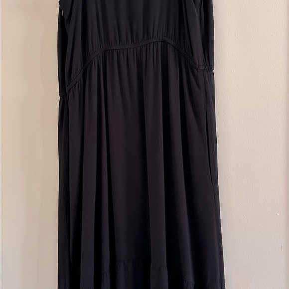 Amazon Essentials Women's Twill Tiered Fit and Flare Dress, Size medium - Picture 3 of 11